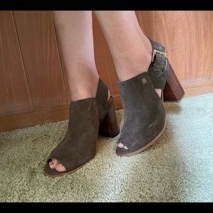 Tommy Hilfiger TW Peppy Suede Sandals